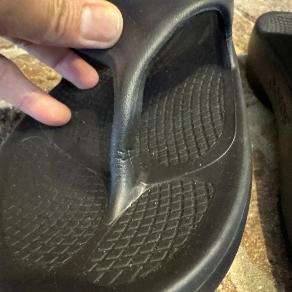 Oofos Recovery Slip-On Sandal M8 W10 Black Flip Flops Gorpcore Athleisure Beach